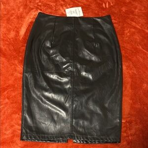 Black Knee-Length Pencil Skirt for Cocktail Events